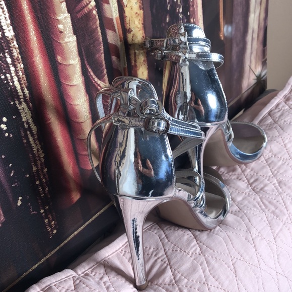 Scrappy Silver sexy stilettos 🍁💃🏼 - Picture 6 of 6